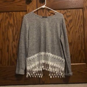 Grey sweater with white fringes